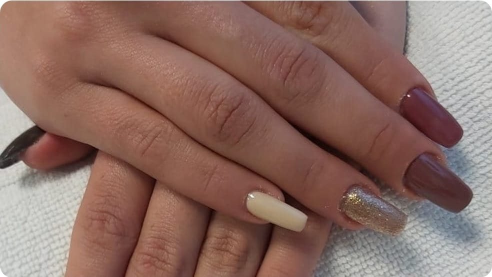 Uñas acrílicas y acrigel